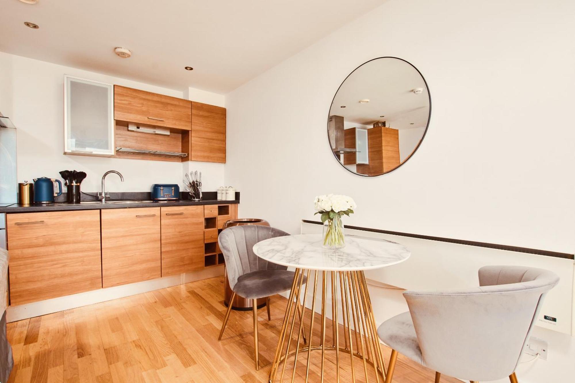 King Deluxe City Apt Large Space& Free Parking! No Balcony Leeds  Eksteriør billede