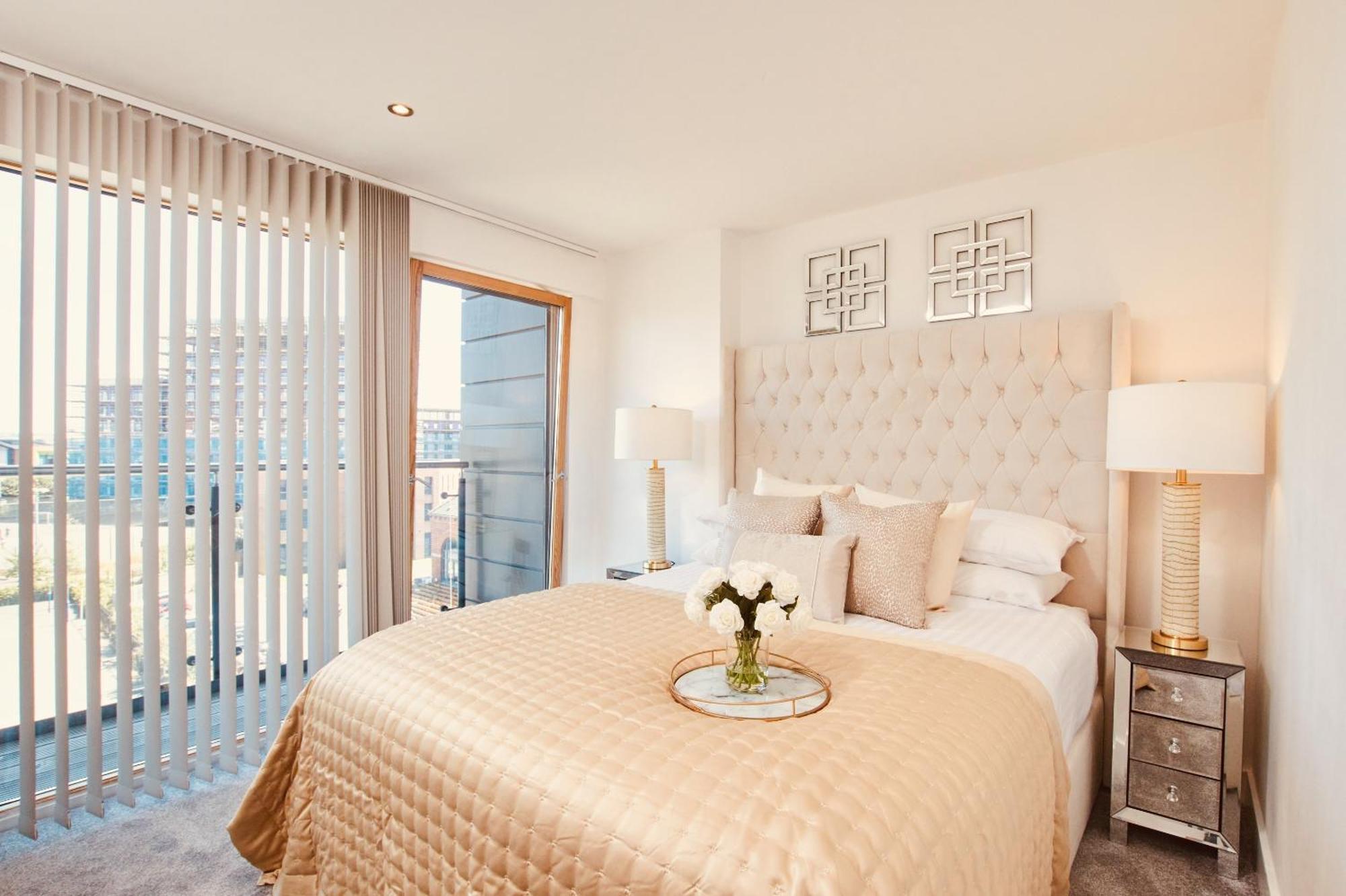 King Deluxe City Apt Large Space& Free Parking! No Balcony Leeds  Eksteriør billede