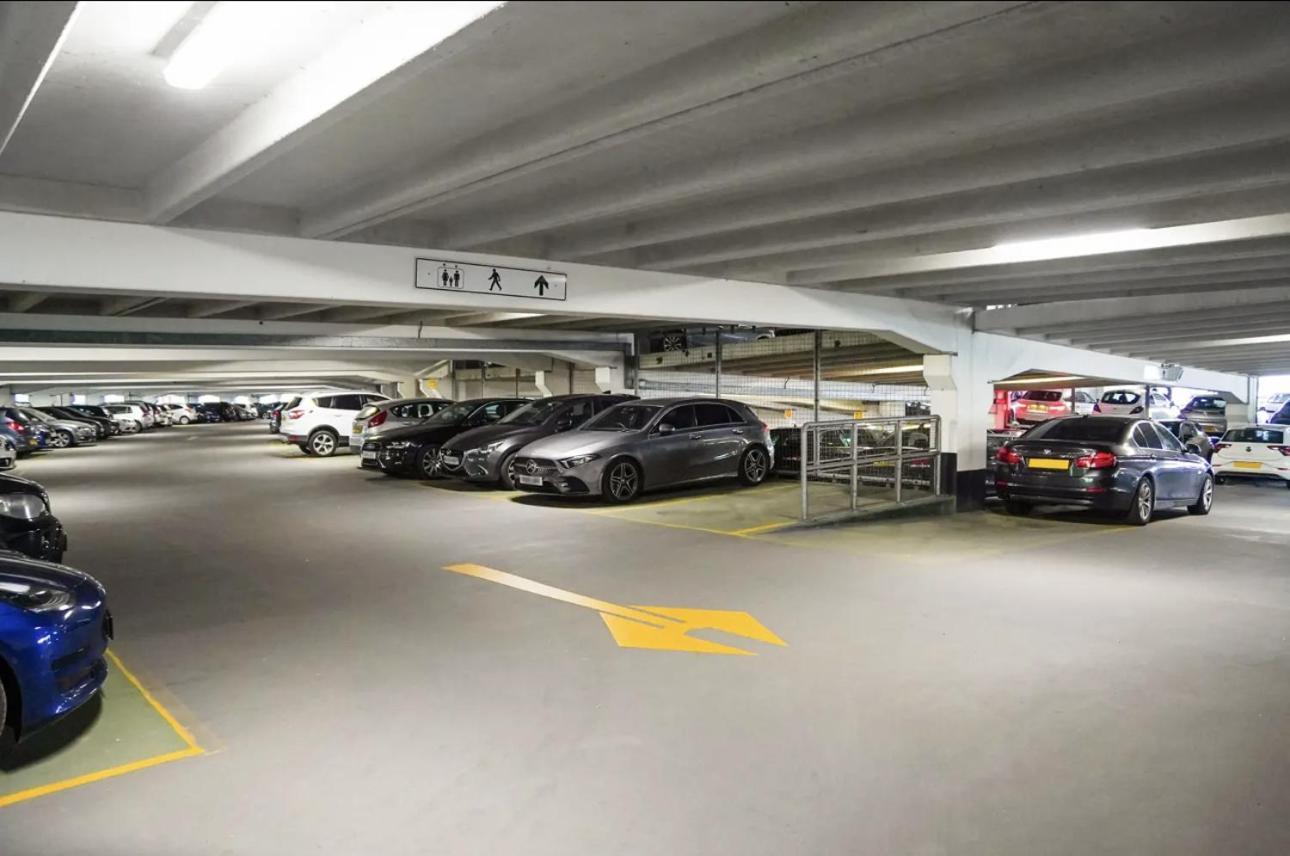 King Deluxe City Apt Large Space& Free Parking! No Balcony Leeds  Eksteriør billede